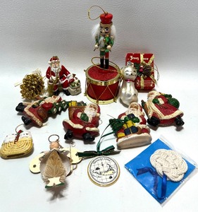 lot 497 image: Assorted Christmas Ornaments including Vintage and Czech Glass Cat