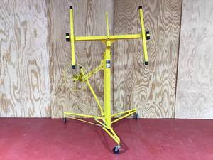 lot 010 image: Mud Boss Drywall Panel Lift  Reliable and Efficient, Very Good Condition