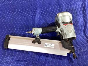 lot 048 image: Metabo HPT NR90AES1 3-12 Plastic Collated Framing Nailer