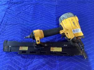 lot 053 image: DEWALT DWF83PL 21° ROUND HEAD FRAMING NAILER