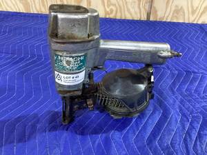 lot 045 image: Hitachi NV45AB Coil Roofing Nailer