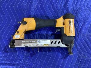lot 044 image: Bostitch 438S2R Pneumatic Wide Crown Stapler