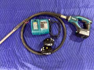 lot 037 image: Makita BVR850 Cordless Concrete Vibrator Kit