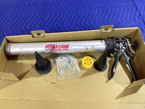 lot 041 image: Perma-Chink Systems HG2A 30oz Bulk Gun with 504-G15 5-Gallon Follow Plate