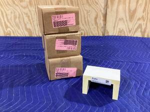 lot 027 image: Fypon Dentil Blocks - 4 Pieces