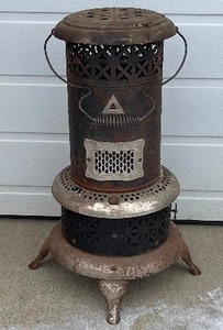lot 15 image: Vintage Perfection Oil Heater No. 530
