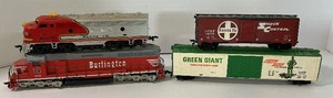 lot 39 image: Four Piece Vintage Model Train Cars Burlington