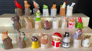 lot 70 image: Twenty-Three Collector Thimbles Garfield, Nature, Enesco
