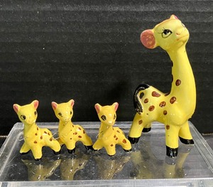 lot 99 image: Porcelain Giraffe Figurines
