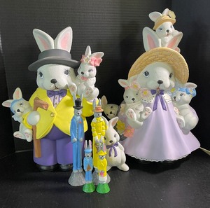 lot 83 image: Ceramic Easter Bunnies Rabbits 7 Piece Ceramic Hobby Art