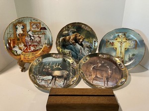 lot 106 image: LOT of Five Franklin Heirloom Recommendation Animal Inspired Collector Plates