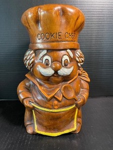 lot 124 image: Vintage Treasure Craft Cookie Jar