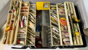 lot 134 image: Vintage Old Pal Tackle-Box with Lures, Bobbers, Sinkers and More