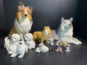 lot 142 image: LOT of Dog Figurines