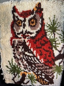lot 143 image: Vintage Owl Latch-Hook