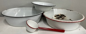 lot 163 image: Lot of Four Vintage Enamel Pieces Bowls Ladle