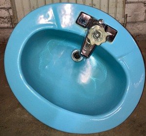 lot 178 image: Vintage Turquoise Bathroom Sink
