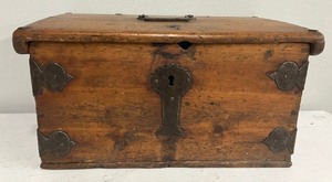 lot 190 image: Antique Wooden Chest Trunk Handcrafted Storage Box Merchant Box