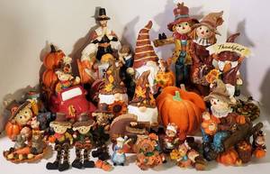lot 159 image: LARGE lot of Halloween Thanksgiving and Fall Decor