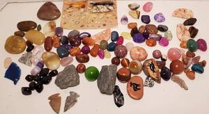 lot 184 image: Lot of Polished Rocks, Collectible Gemstones and Arrowheads