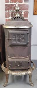 lot 189 image: Vintage Antique Wood Burning Stove Cast Iron