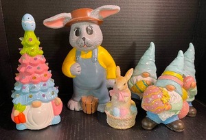 lot 138 image: Easter LOT - Ceramic Bunny and Resin Gnomes