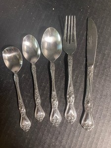 lot 123 image: LOT of Flatware Stainless Steel 95 Pieces Two Patterns Oneida and Rogers