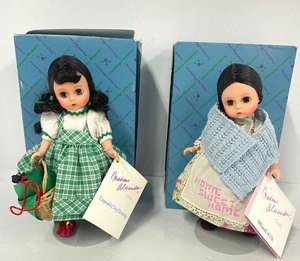 lot 17 image: Madame Alexander Lot of 2 Wizard of Oz Dolls 1994 Emerald City Dorothy and 1995 Auntie Em
