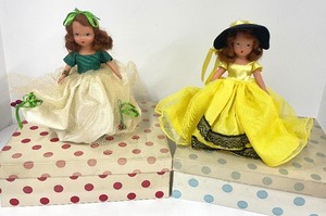 lot 21 image: Nancy Ann Storybook Bisque Dolls December Girl  and October Girl
