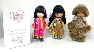 lot 29 image: Precious Moments Children of the World Dolls Hawaii, Alaska, Chine