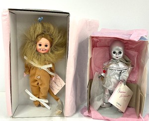 lot 33 image: 2004 Cowardly Lion and 1995 Tin Woodsman Wizard of Oz Madame Alexander Dolls