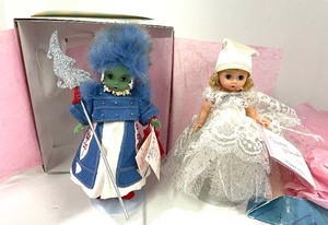 lot 46 image: 1995 Glinda and 2002 O.E. O Guard Wizard of Oz Madame Alexander Dolls Lot of 2
