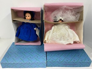 lot 49 image: Lot of 2 Madame Alexander Dolls Scarlett Wedding Dress and Bonnie Blue