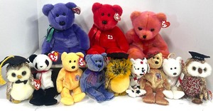 lot 59 image: Lot of TY Beanie Babies Plush- Bears, Owls