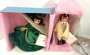 lot 63 image: Madame Alexander Gone with the Wind 1993 Rhett and 1995 Scarletts Curtain Dress