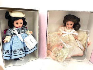 lot 90 image: 1999 Carren OHara and Suellen OHara Gone with the Wind Madame Alexander Dolls