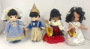 lot 98 image: Children of the World Precious Moments Dolls Lebanon, Thailand, Philippines and Greece