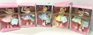 lot 102 image: Madame Alexander Dionne Quintuplets Collection Set of 5 1998 75th Anniversary