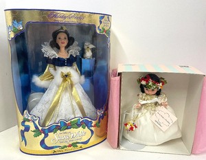 lot 77 image: Holiday Princess Snow White by Mattel Barbie 1998 and Madame Alexander Snow Whites Wedding 2001