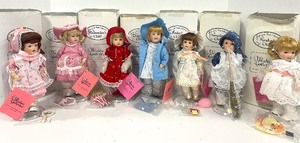 lot 129 image: Vintage Paradise Galleries Days of the Week Porcelain Dolls Set of 7 Monday-Sunday Dolls