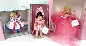 lot 133 image: Madame Alexander Wizard of Oz Munchkins and Glinda the Good Witch 1999