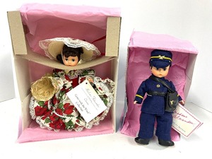 lot 143 image: Gone with the Wiind Scarlett Series Madame Alexander Dolls Union Soldier and Scarlett Picnic 1997
