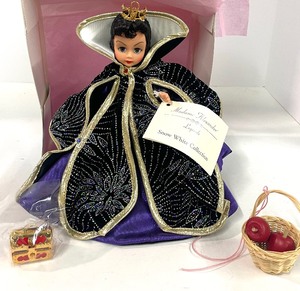 lot 165 image: Madame Alexander Topsy Turvey Wicked Stepmother 1996