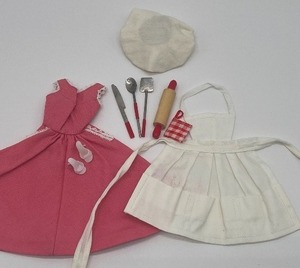 lot 183 image: Vintage #962 Mattel Barbie-Q Outfit Complete Like New