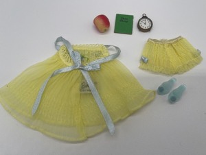 lot 185 image: Vintage Mattel Barbie Outfit #973 1959-62 Yellow Pajamas Near Complete Set