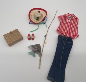 lot 186 image: Vintage Mattel Barbie Outfit #967 Picnic Set Complete