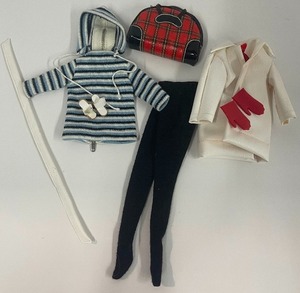 lot 191 image: Vintage Winter Holiday Outfit for Barbie by Mattel #975 Complete