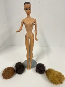 lot 52 image: 1963-65 Mattel Fashion Queen Barbie with Four Wigs
