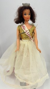lot 108 image: Vintage 1972-73 Mattel Walk Lively Miss America Barbie Doll