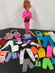 lot 55 image: 1986 Barbie and the Rockers Diva Doll and ClothingAccessories Lot